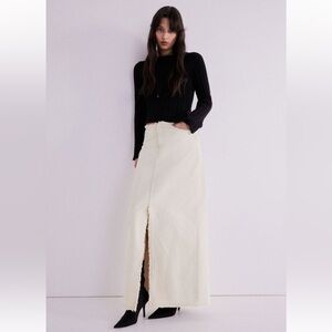 Long denim skirt with raw edges in light beige cream